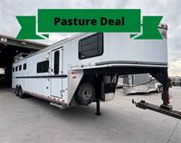 2006 4 horse Sundowner 4 Horse 10' Living Quarters