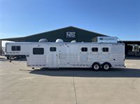 2003 3 horse C&C 3 Horse 14' Living Quarters