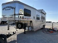2013 3 horse Bloomer 3 Horse 8' Living Quarters