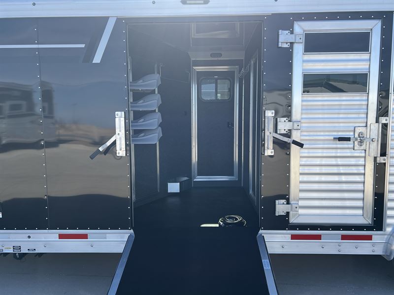 2026 smc patriot 14' livestock 13' living quarters