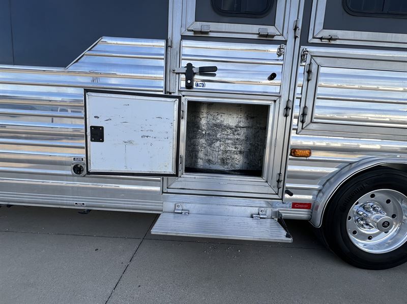 2024 Cimarron 4 horse side load loft with 16' outlaw conversions