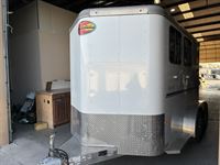 2021 2 horse Sundowner 2 Horse Bumper Pull Trailer