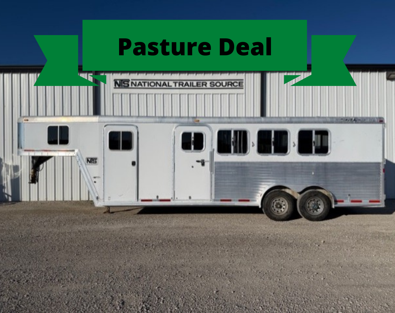 2004 Featherlite 4 Horse Gooseneck Trailer