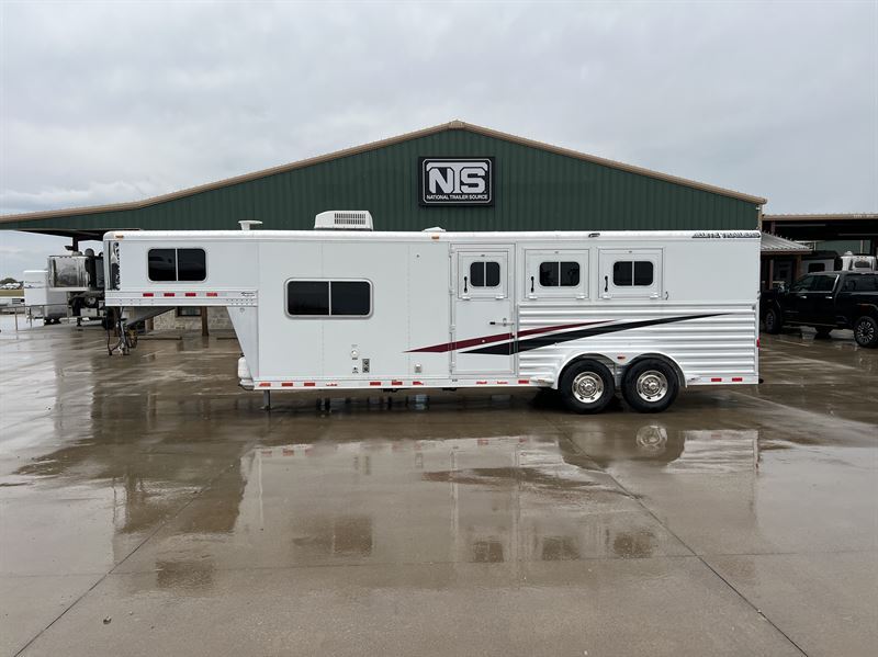2012 Elite 3 Horse 8' Living Quarters