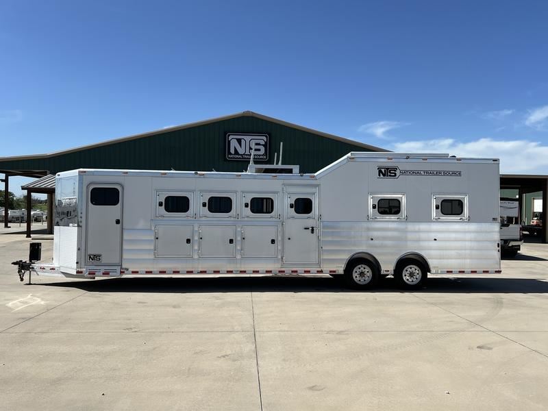 2017 Twister 4 Horse Side Load Jeep Hauler Bumper Pull Trailer