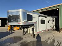 2022 4 horse Lakota Trailers Charger 4 Horse 15' Living Quarters