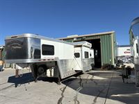 2007 3 horse Bloomer 3 Horse 15' Living Quarters