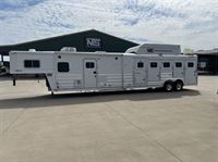2006 4 horse Platinum 4 Horse 16' Living Quarters