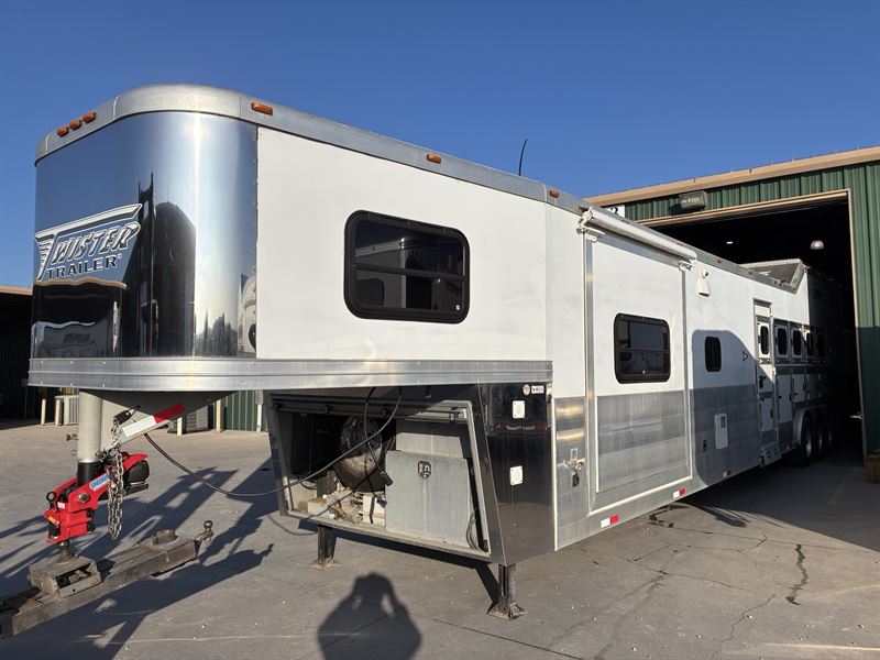 2016 Twister 5 Horse Side Load with 16'6" Outlaw Conversions