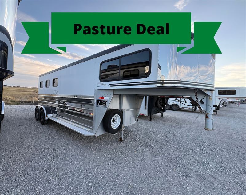 2003 Sundowner 3 Horse Gooseneck Trailer