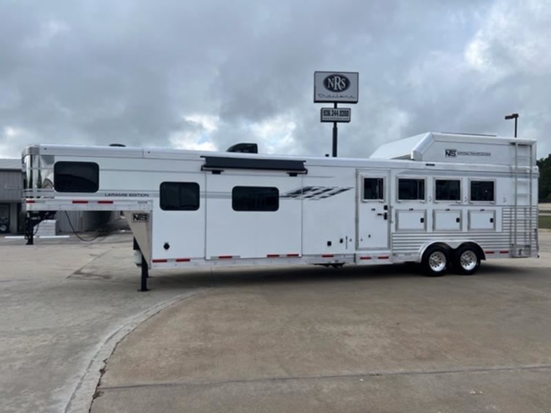 2023 smc laramie 4 horse 14' living quarters