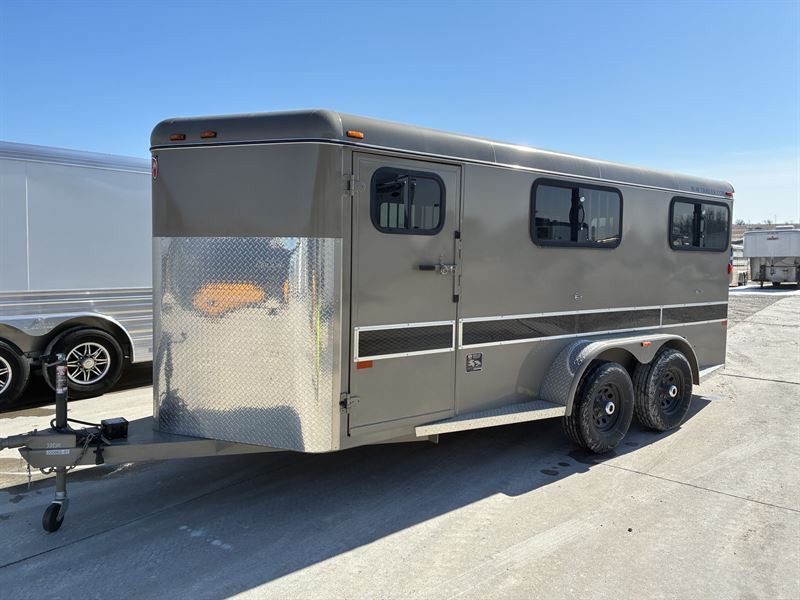 2026 W-W 6 pen bumper pull trailer