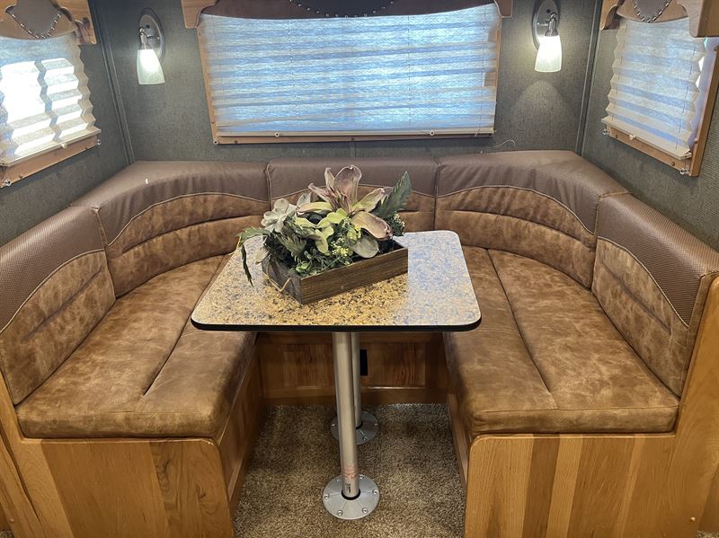 2020 smc laramie 16' livestock 13' living quarters