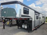 2024 4 horse Bison Ranger 4 Horse Side Load 16' Living Quarters