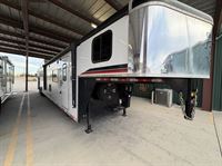 2023 4 horse Bison Ranger 4 Horse Side Load 16' Living Quarters