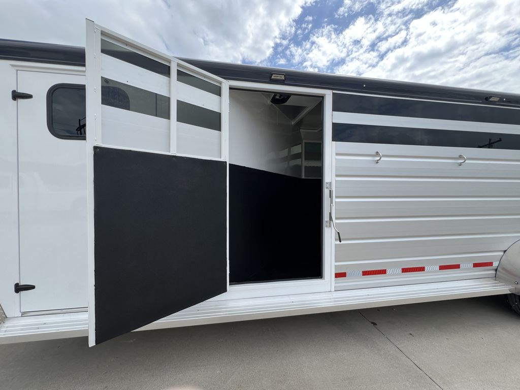 2026 Trails West 28' livestock gooseneck trailer