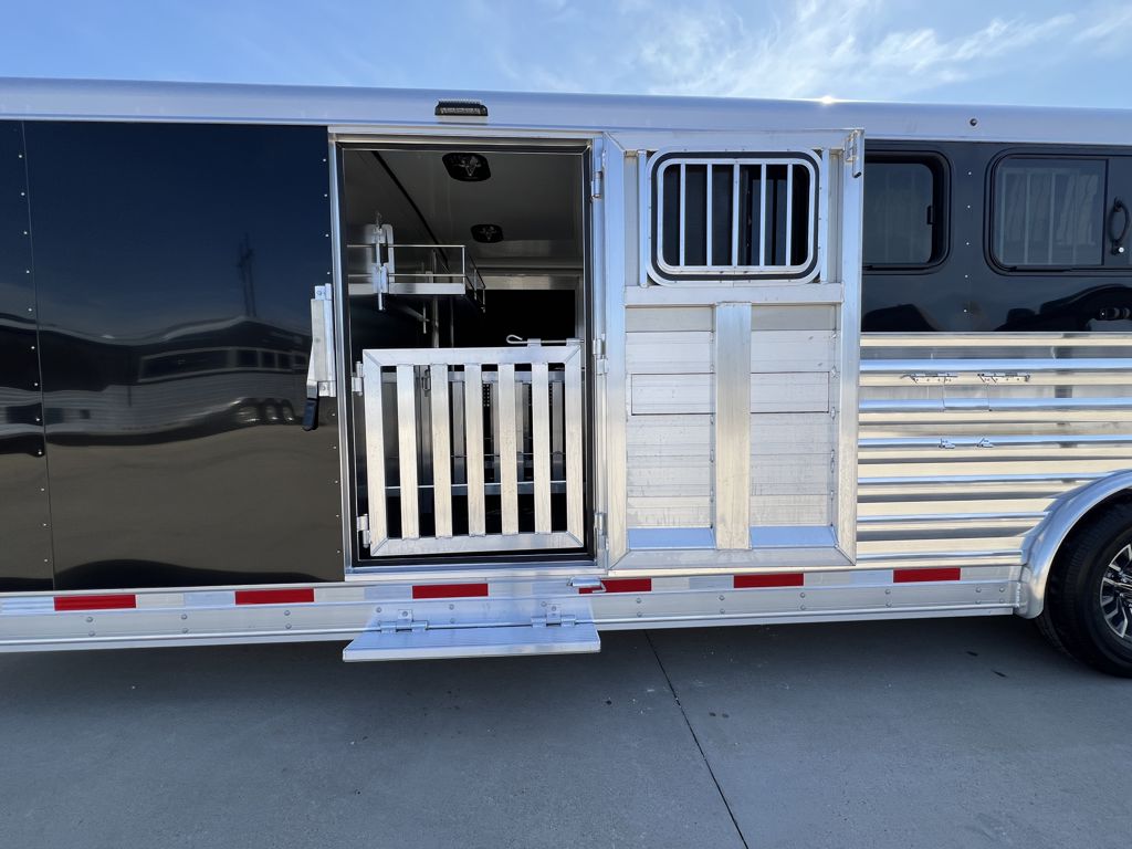 2026 Exiss 8 pen gooseneck trailer
