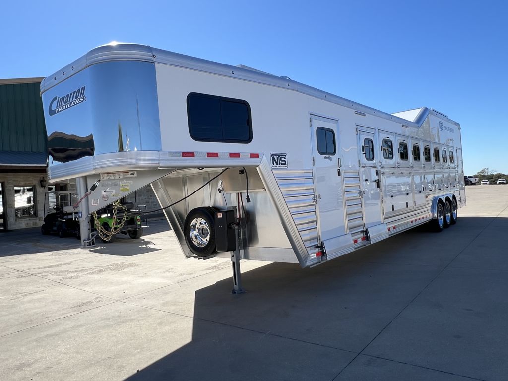 2026 Cimarron 8 horse with trainers split tack