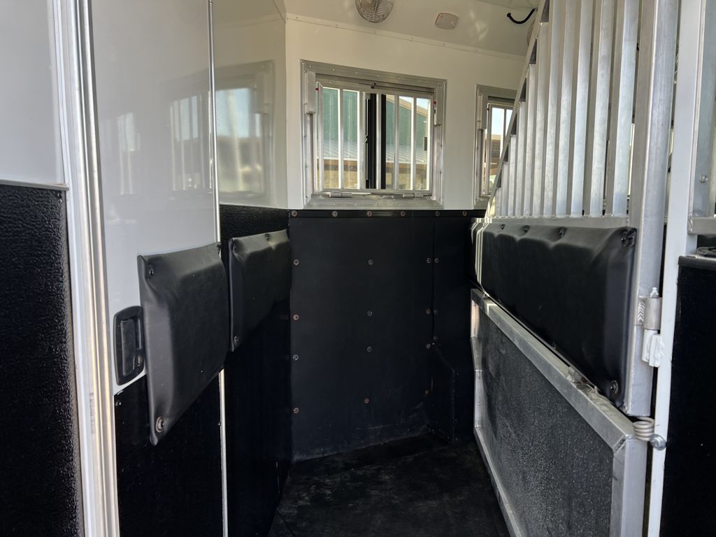 2024 Bison ranger 4 horse side load 16' living quarters