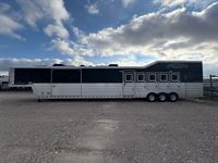 2015 5 horse Bloomer 5 Horse Side Load with 21' Outlaw Conversions