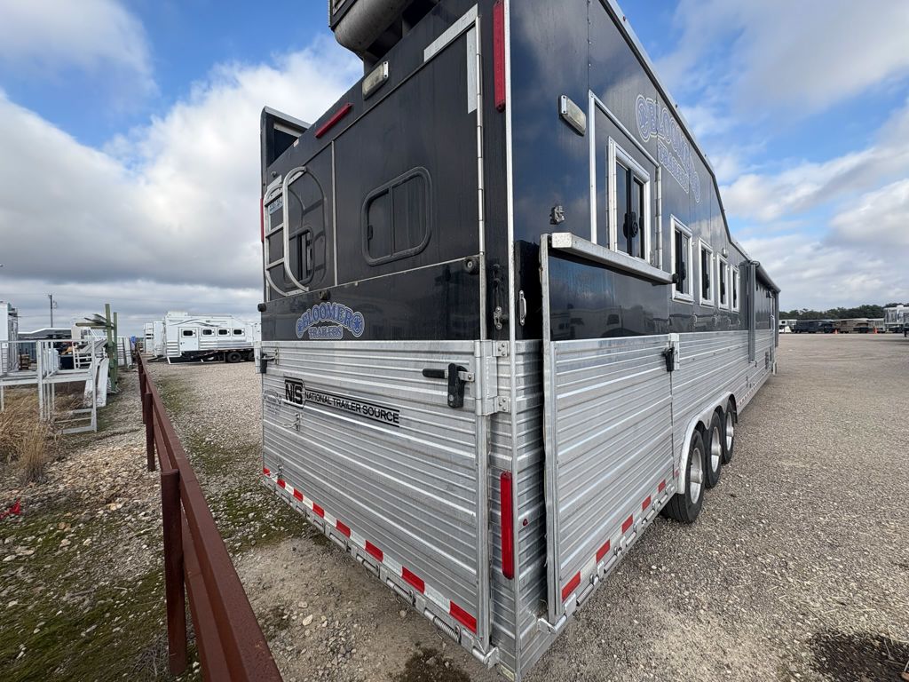 2015 Bloomer 5 horse side load with 21' outlaw conversions