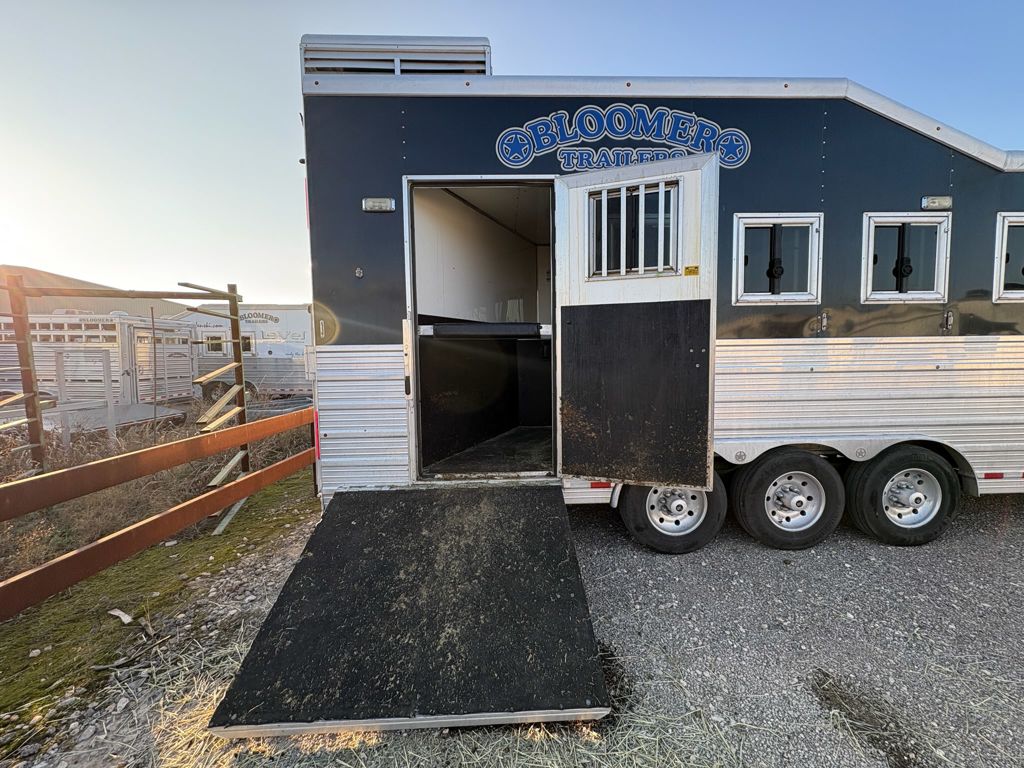 2015 Bloomer 5 horse side load with 21' outlaw conversions