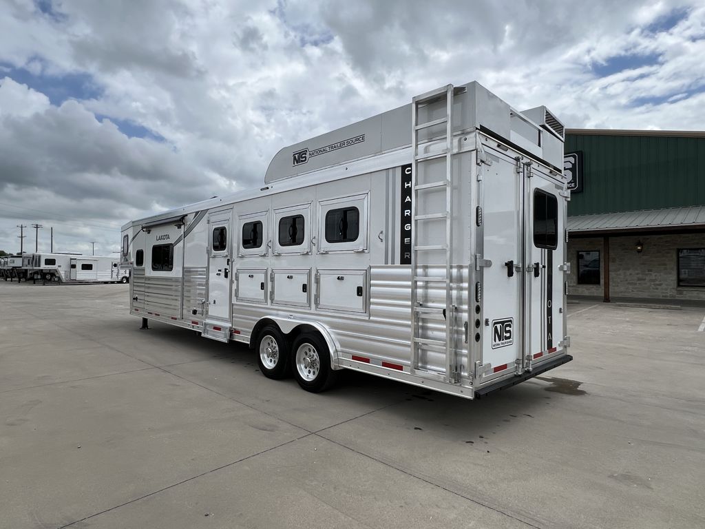 2026 Lakota charger 4 horse 13' living quarters