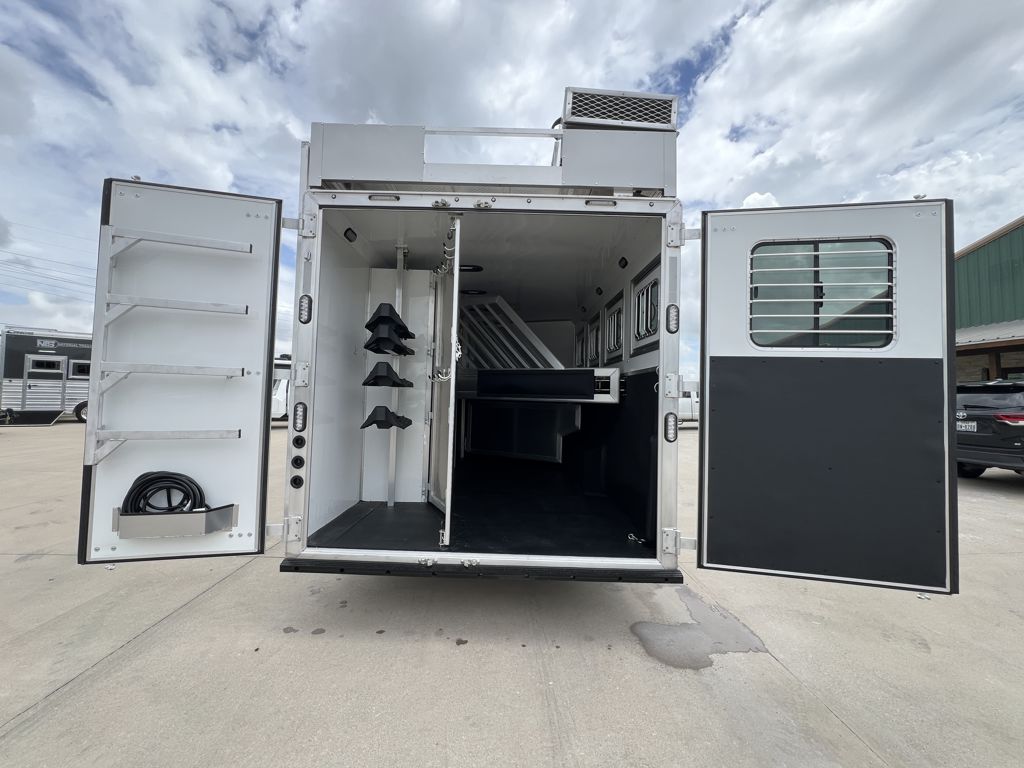 2026 Lakota charger 4 horse 13' living quarters