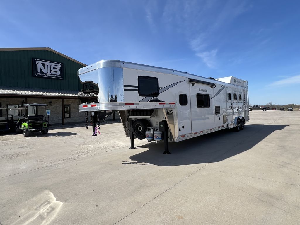 2026 Lakota charger 3 horse 15' living quarters