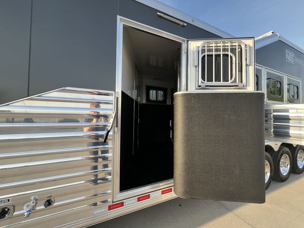 2026 Cimarron 5 horse side load with 17'9" outlaw conversions