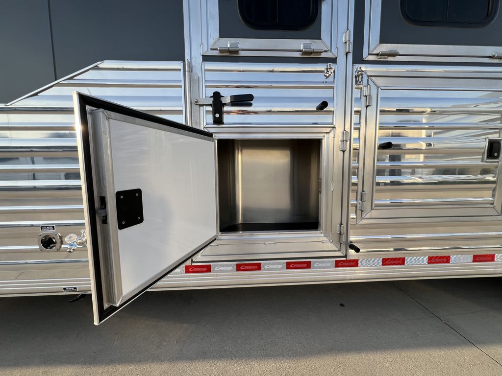 2026 Cimarron 5 horse side load with 17'9" outlaw conversions