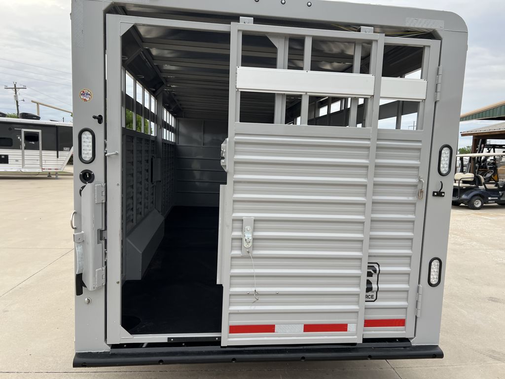 2026 Trails West 25' livestock gooseneck trailer
