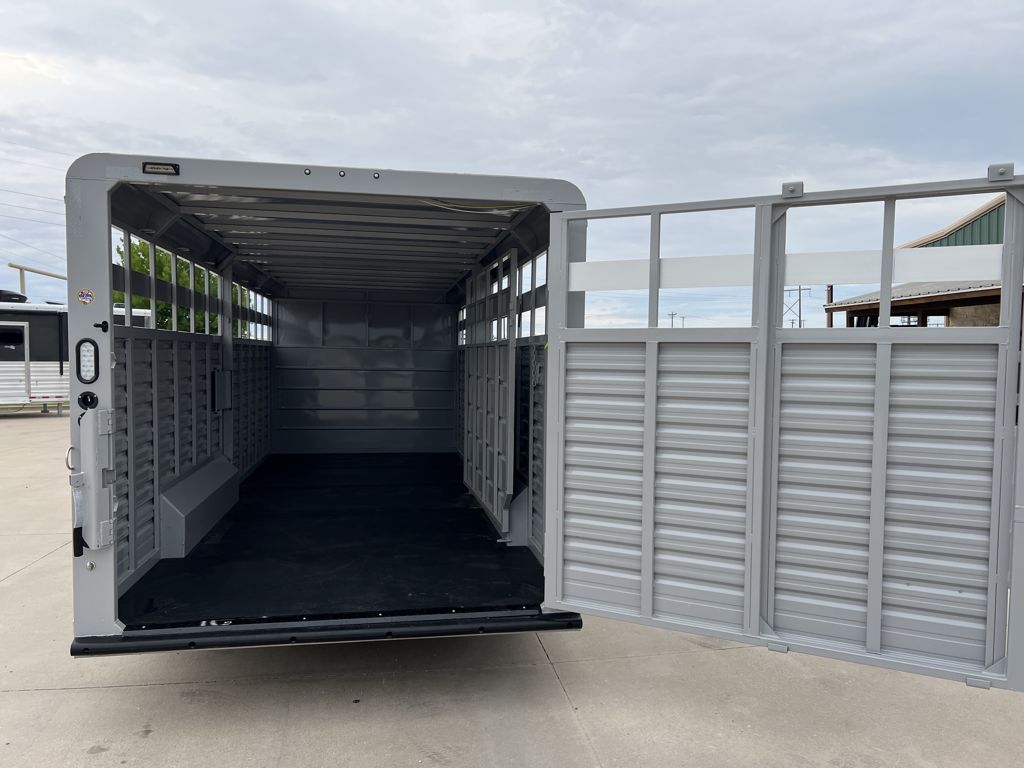 2026 Trails West 25' livestock gooseneck trailer