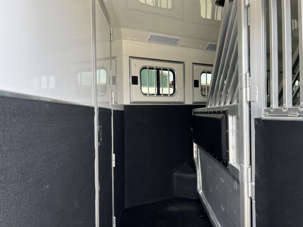 2026 Cimarron 5 horse side load with 15'11" outlaw conversions
