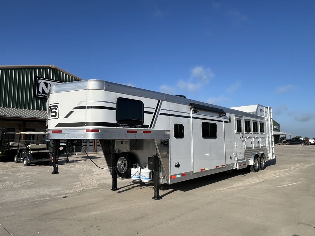2026 smc patriot 4 horse 13' living quarters