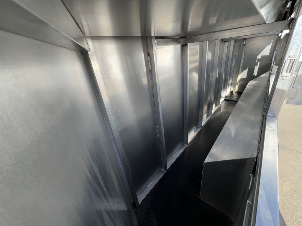 2026 smc patriot 4 horse 13' living quarters