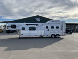 2027 3 horse Lakota Trailers Charger 3 Horse 14' Living Quarters
