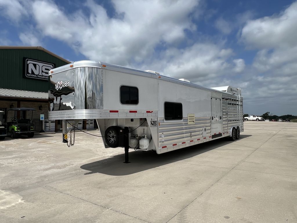 2017 Exiss livestock 12' living quarters gooseneck trailer