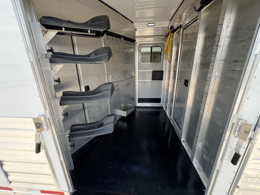 2017 Exiss livestock 12' living quarters gooseneck trailer