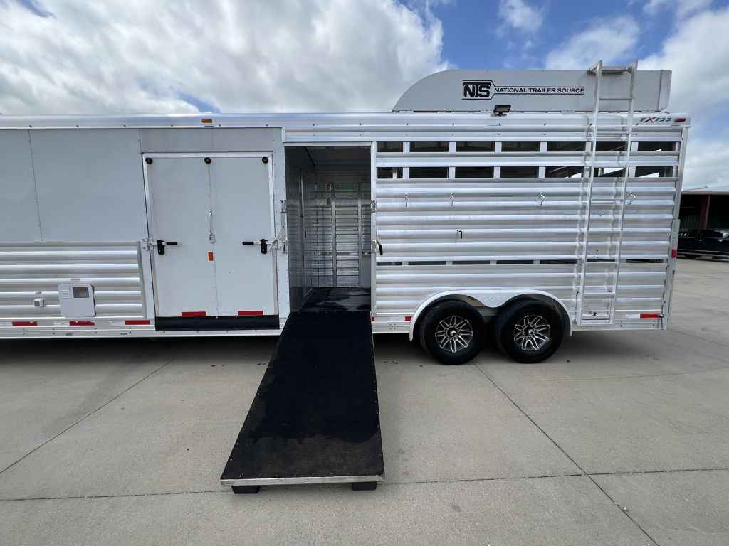 2017 Exiss livestock 12' living quarters gooseneck trailer