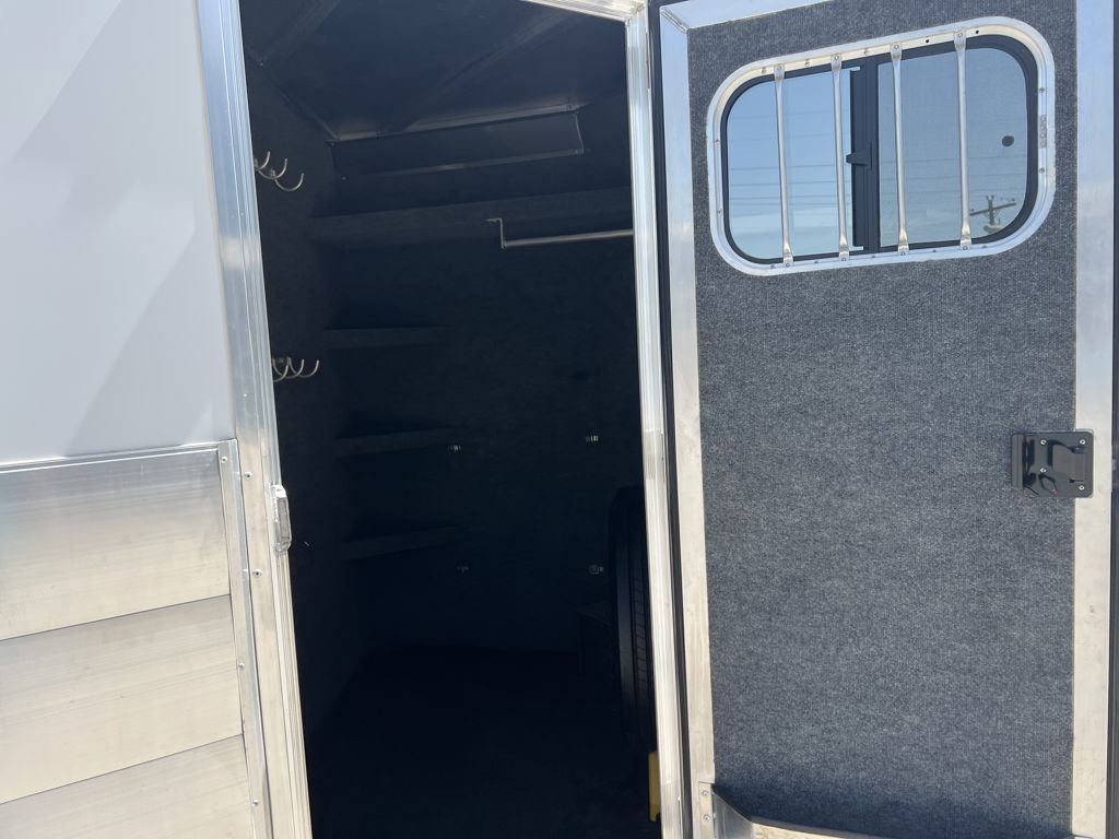 Trailer Photo 10