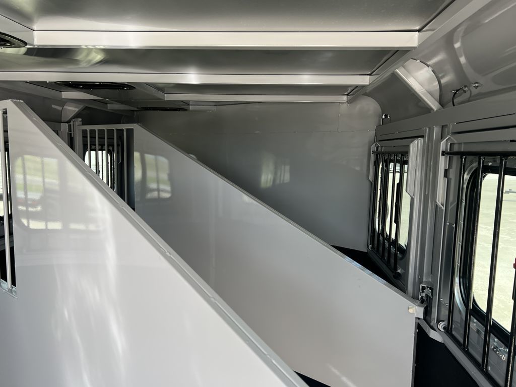 Trailer Photo 5