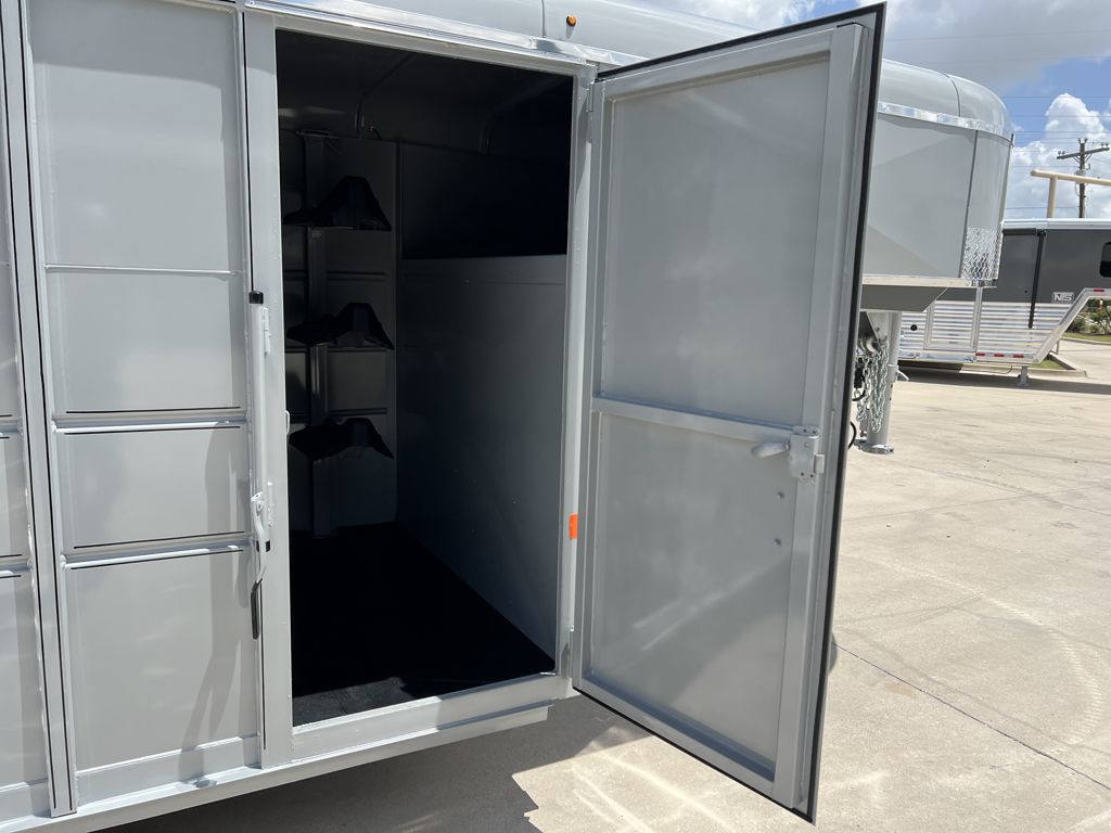 Trailer Photo 11