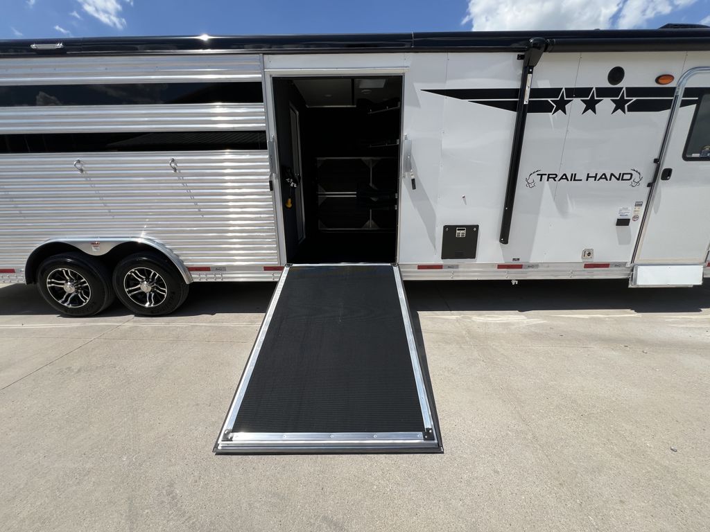 Trailer Photo 9