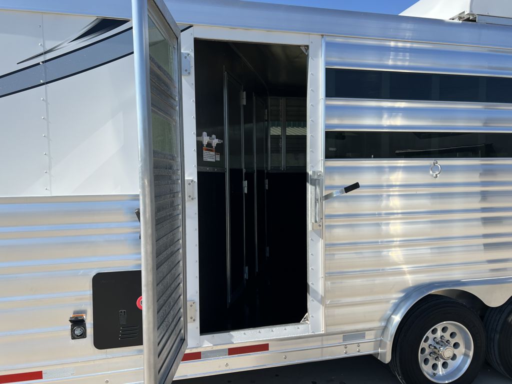Trailer Photo 2