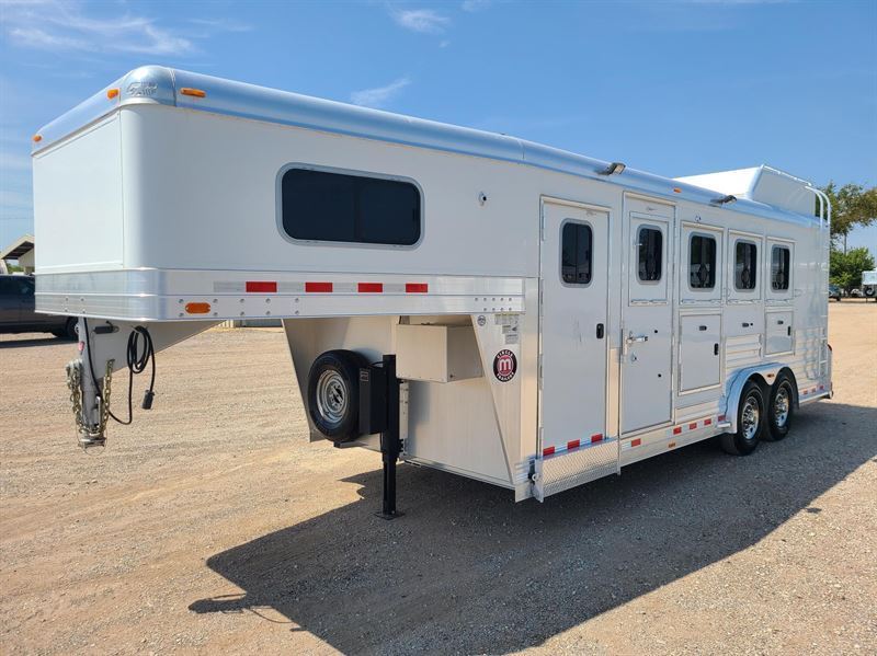 2012 4-Star 4 Horse 4' SW with MANGERS & WERM Floor!!