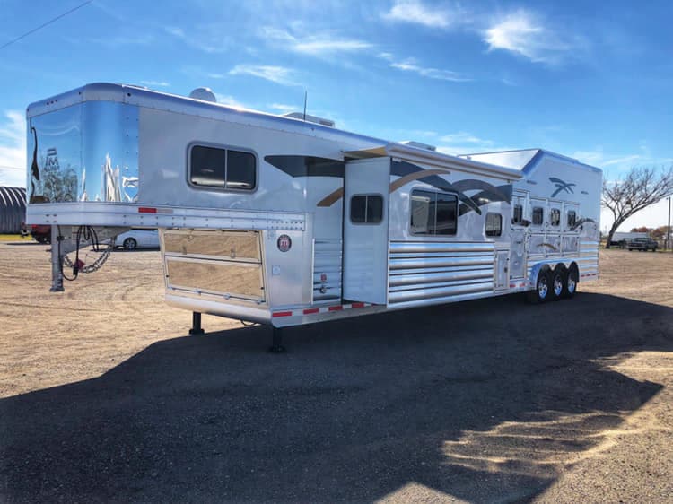 2025 Platinum Coach Outlaw 4H Side Load,19' SW, 50 AMP Outlaw Couch/Di