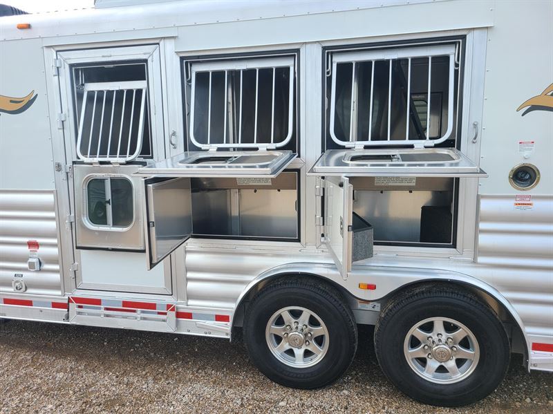 2024 Platinum Coach Outlaw 3HGN w/ 8'10" SW Outlaw GENERATOR
