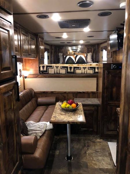 2024 Platinum Coach outlaw 4 horse 10'8" sw outlaw conversions