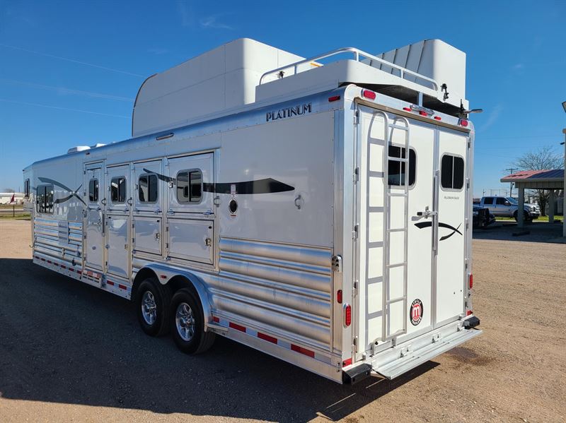 2024 Platinum Coach outlaw 4 horse side load 10'8" sw outlaw & onan